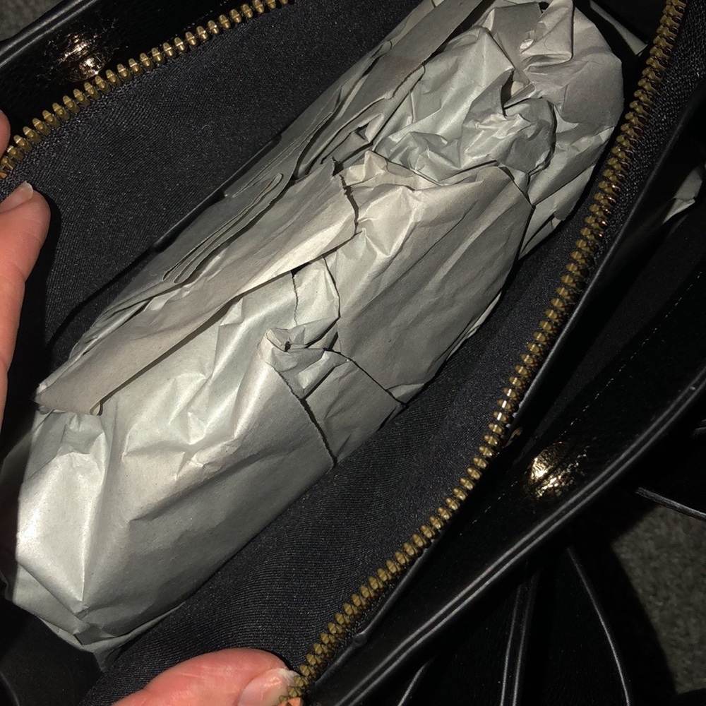 Donated. Crossbody leather purse - Picture 11 of 16